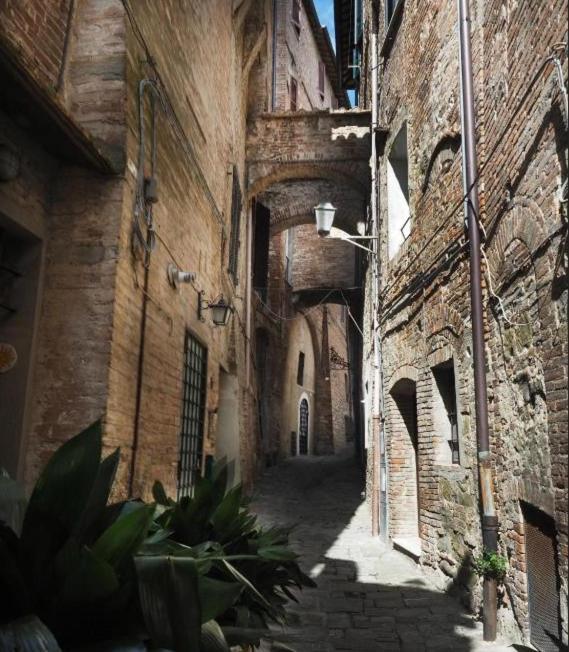 Azzi B&B Comfortably, In The Quietness Of The Perugia Historical Centre Luaran gambar