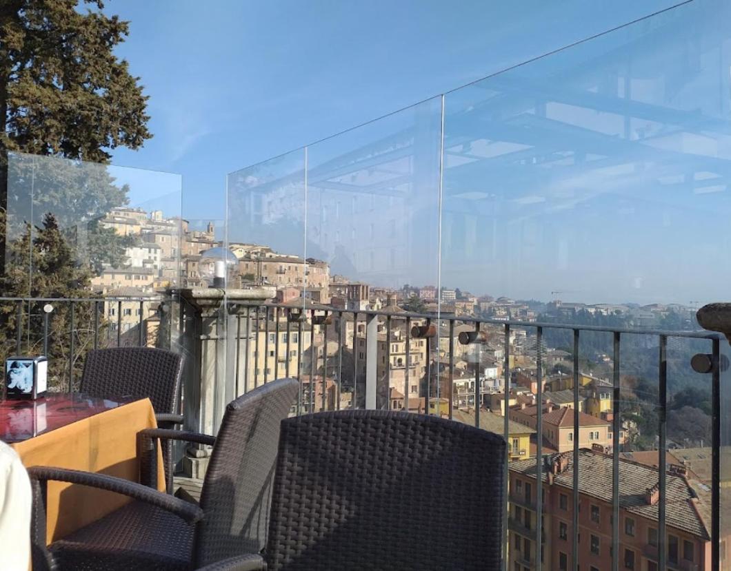 Azzi B&B Comfortably, In The Quietness Of The Perugia Historical Centre Luaran gambar